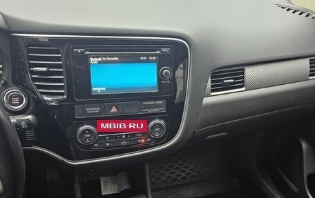 Mitsubishi Outlander III рестайлинг 3, 2013 год, 1 570 000 рублей, 12 фотография