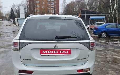 Mitsubishi Outlander III рестайлинг 3, 2013 год, 1 570 000 рублей, 11 фотография