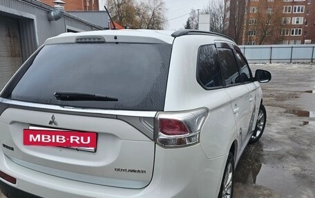 Mitsubishi Outlander III рестайлинг 3, 2013 год, 1 570 000 рублей, 8 фотография