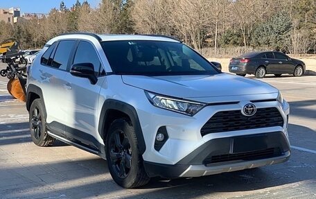 Toyota RAV4, 2022 год, 2 960 000 рублей, 2 фотография