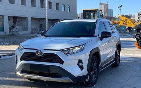 Toyota RAV4, 2022 год, 2 960 000 рублей, 3 фотография