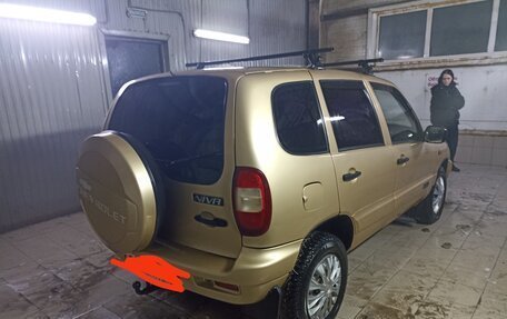 Chevrolet Niva I рестайлинг, 2004 год, 330 000 рублей, 2 фотография