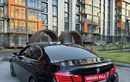 BMW 5 серия, 2014 год, 1 950 000 рублей, 2 фотография