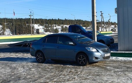 Toyota Yaris III рестайлинг, 2006 год, 570 000 рублей, 3 фотография