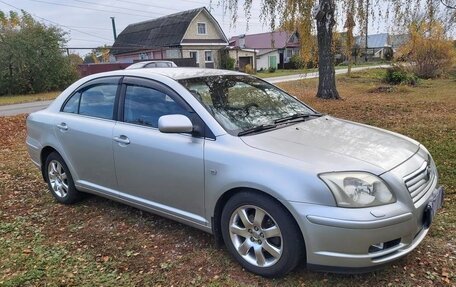 Toyota Avensis III рестайлинг, 2004 год, 730 000 рублей, 1 фотография