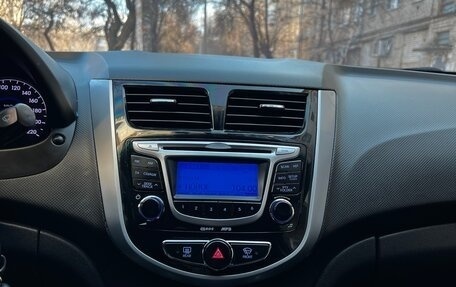 Hyundai Solaris II рестайлинг, 2013 год, 980 000 рублей, 13 фотография