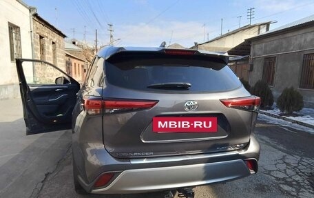 Toyota Highlander, 2021 год, 6 150 000 рублей, 4 фотография