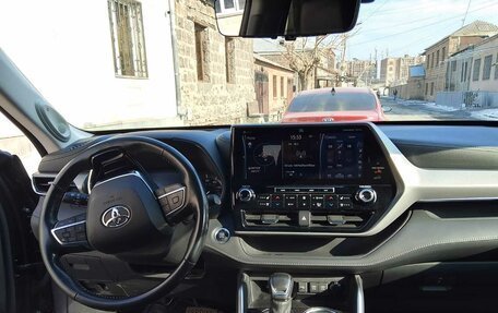 Toyota Highlander, 2021 год, 6 150 000 рублей, 12 фотография
