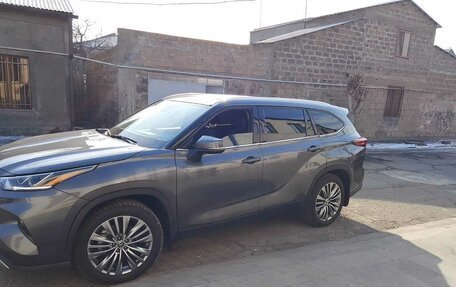 Toyota Highlander, 2021 год, 6 150 000 рублей, 10 фотография