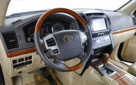 Toyota Land Cruiser 200, 2012 год, 3 195 000 рублей, 7 фотография