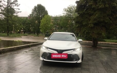 Toyota Camry, 2019 год, 2 800 000 рублей, 4 фотография