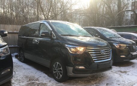 Hyundai Grand Starex Grand Starex I рестайлинг 2, 2019 год, 4 350 000 рублей, 2 фотография