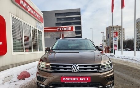 Volkswagen Tiguan II, 2019 год, 2 370 000 рублей, 3 фотография