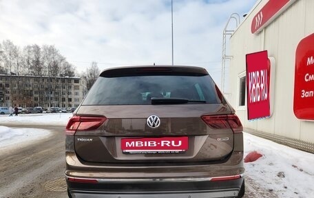 Volkswagen Tiguan II, 2019 год, 2 370 000 рублей, 6 фотография