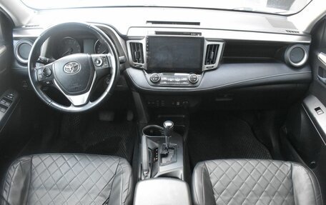 Toyota RAV4, 2017 год, 2 255 000 рублей, 12 фотография