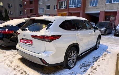 Toyota Highlander, 2023 год, 6 950 000 рублей, 9 фотография