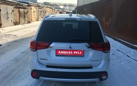 Mitsubishi Outlander III рестайлинг 3, 2017 год, 2 100 000 рублей, 1 фотография