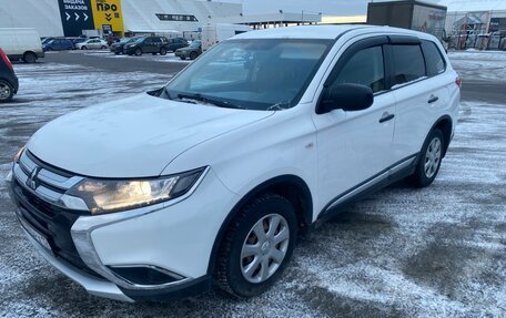 Mitsubishi Outlander III рестайлинг 3, 2018 год, 1 675 000 рублей, 4 фотография