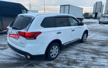 Mitsubishi Outlander III рестайлинг 3, 2018 год, 1 675 000 рублей, 3 фотография