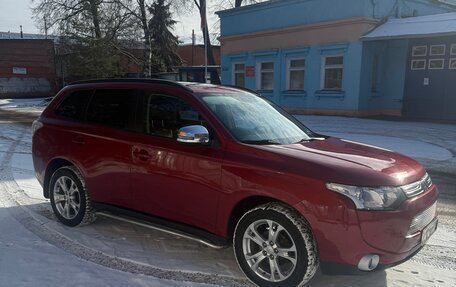 Mitsubishi Outlander III рестайлинг 3, 2013 год, 2 200 000 рублей, 3 фотография