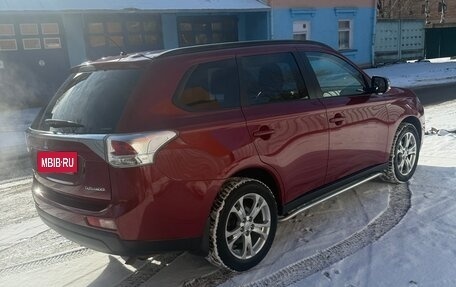 Mitsubishi Outlander III рестайлинг 3, 2013 год, 2 200 000 рублей, 5 фотография