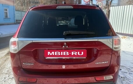 Mitsubishi Outlander III рестайлинг 3, 2013 год, 2 200 000 рублей, 6 фотография