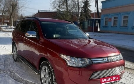 Mitsubishi Outlander III рестайлинг 3, 2013 год, 2 200 000 рублей, 2 фотография