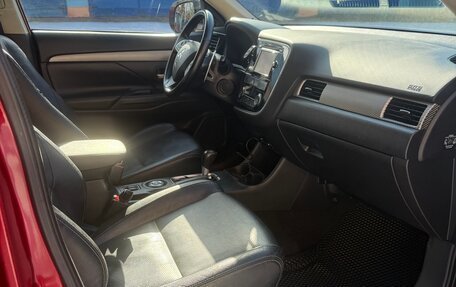 Mitsubishi Outlander III рестайлинг 3, 2013 год, 2 200 000 рублей, 16 фотография