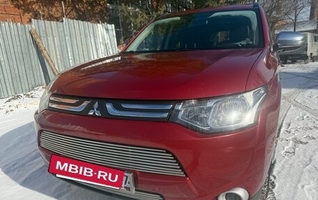 Mitsubishi Outlander III рестайлинг 3, 2013 год, 2 200 000 рублей, 20 фотография