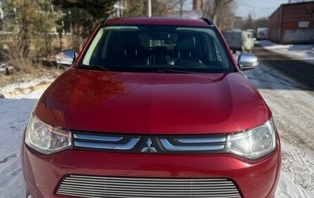 Mitsubishi Outlander III рестайлинг 3, 2013 год, 2 200 000 рублей, 10 фотография