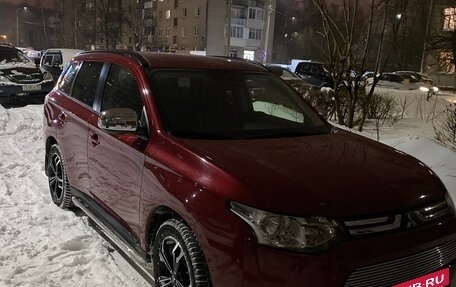 Mitsubishi Outlander III рестайлинг 3, 2013 год, 2 200 000 рублей, 23 фотография