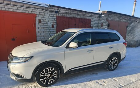 Mitsubishi Outlander III рестайлинг 3, 2017 год, 2 100 000 рублей, 5 фотография