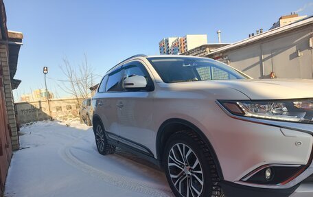 Mitsubishi Outlander III рестайлинг 3, 2017 год, 2 100 000 рублей, 3 фотография