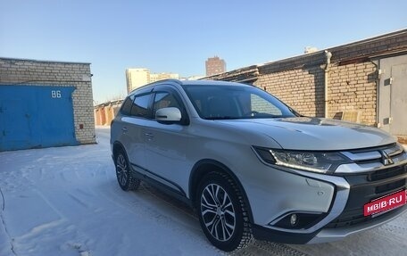 Mitsubishi Outlander III рестайлинг 3, 2017 год, 2 100 000 рублей, 4 фотография