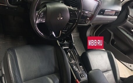 Mitsubishi Outlander III рестайлинг 3, 2017 год, 2 100 000 рублей, 13 фотография