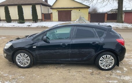 Opel Astra J, 2011 год, 790 000 рублей, 2 фотография