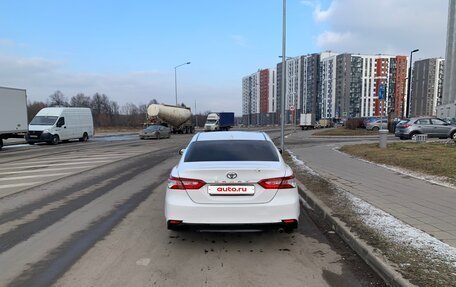 Toyota Camry, 2018 год, 1 950 000 рублей, 3 фотография