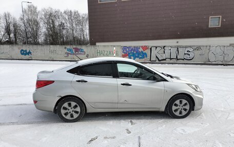 Hyundai Solaris II рестайлинг, 2013 год, 650 000 рублей, 1 фотография