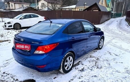 Hyundai Solaris II рестайлинг, 2011 год, 800 000 рублей, 4 фотография