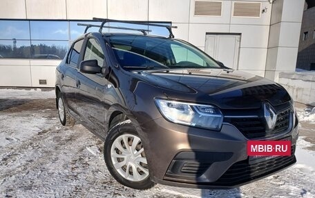 Renault Logan II, 2018 год, 899 000 рублей, 3 фотография