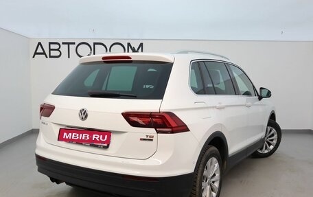 Volkswagen Tiguan II, 2017 год, 2 397 000 рублей, 2 фотография