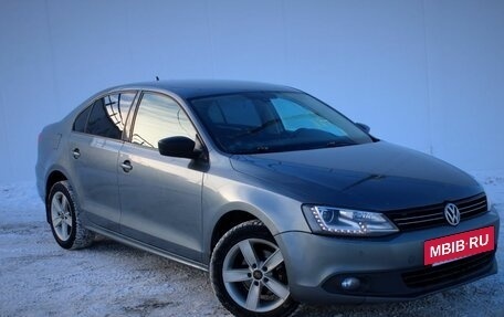 Volkswagen Jetta VI, 2012 год, 899 000 рублей, 3 фотография