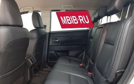 Mitsubishi Outlander III рестайлинг 3, 2019 год, 2 595 000 рублей, 12 фотография