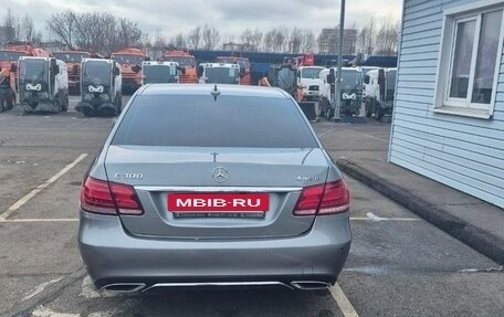 Mercedes-Benz E-Класс, 2013 год, 2 500 000 рублей, 4 фотография