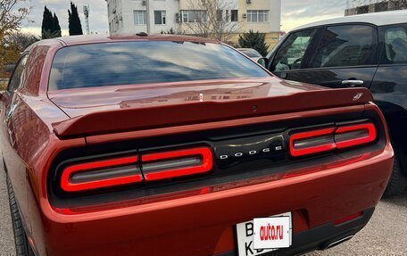 Dodge Challenger III рестайлинг 2, 2021 год, 4 900 000 рублей, 6 фотография