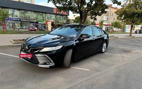 Toyota Camry, 2021 год, 3 115 000 рублей, 2 фотография