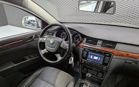 Skoda Superb III рестайлинг, 2013 год, 1 295 000 рублей, 33 фотография