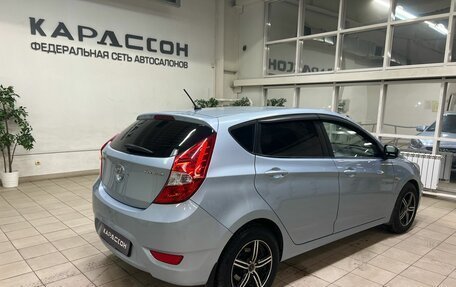 Hyundai Solaris II рестайлинг, 2011 год, 870 000 рублей, 2 фотография