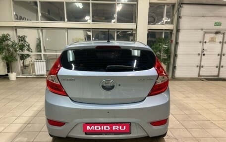 Hyundai Solaris II рестайлинг, 2011 год, 870 000 рублей, 4 фотография