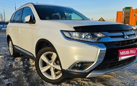 Mitsubishi Outlander III рестайлинг 3, 2016 год, 1 880 000 рублей, 7 фотография